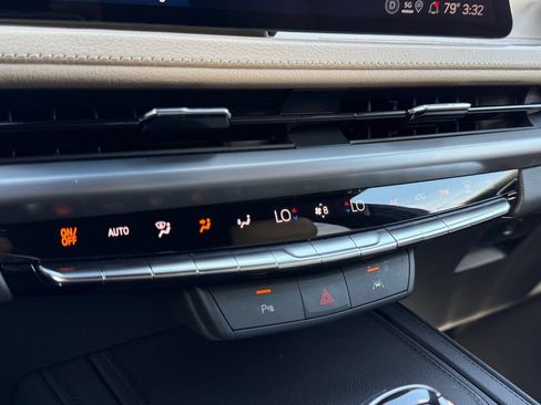Used 2025 Cadillac XT4 Premium Luxury FWD image 17
