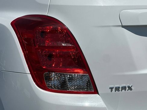 Used 2020 Chevrolet Trax LS FWD image 25