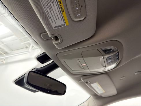 Used 2021 Chrysler Pacifica Touring w/ Uconnect Theater Family Group image 31