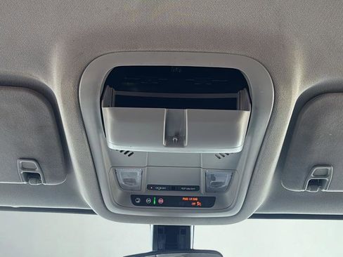 Used 2021 GMC Acadia SLE w/ Driver Convenience Package FWD image 22