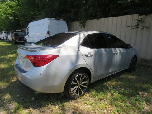 Used 2017 Toyota Corolla LE image 5