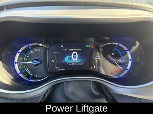 Used 2021 Chrysler Pacifica Touring w/ Uconnect Theater Family Group image 17