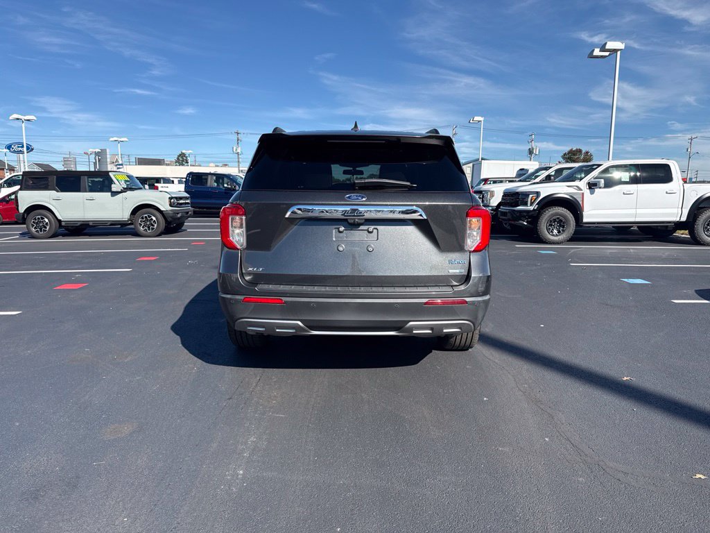 Used 2020 Ford Explorer XLT w/ Equipment Group 202A AWD/4WD image 5