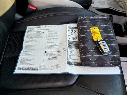 Used 2020 Chrysler Pacifica Touring-L image 32