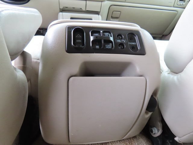 Used 2001 Chevrolet Suburban 2500 LT w/ LT Preferred Equipment Group AWD/4WD image 15