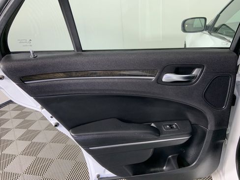 Used 2014 Chrysler 300 C w/ Beats Audio Group image 25