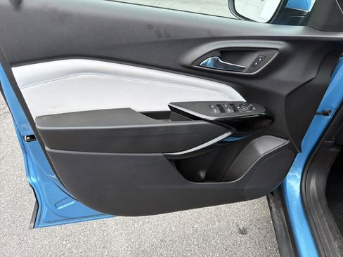 Used 2025 Chevrolet Trax LT FWD image 15