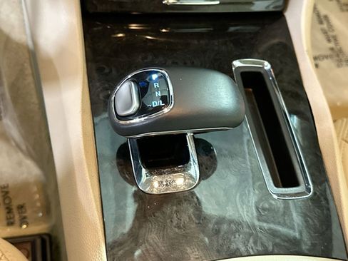 Used 2014 Chrysler 300 AWD w/ Driver Convenience Group image 28