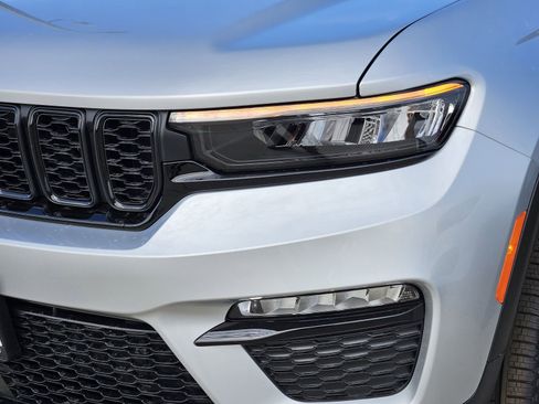 New 2025 Jeep Grand Cherokee Limited image 10