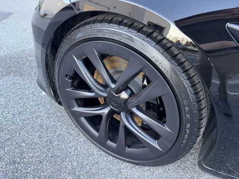Used 2022 Tesla Model S Plaid image 10