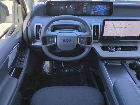 New 2026 Ford Expedition Active image 16