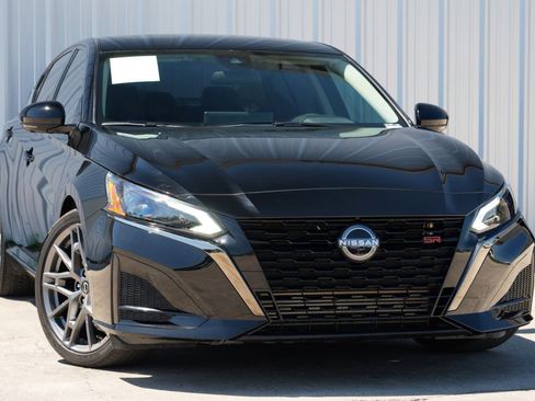 Used 2024 Nissan Altima 2.0 SR image 2