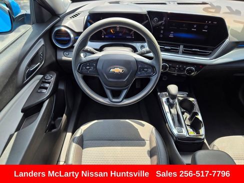Used 2025 Chevrolet Trax LT FWD image 15
