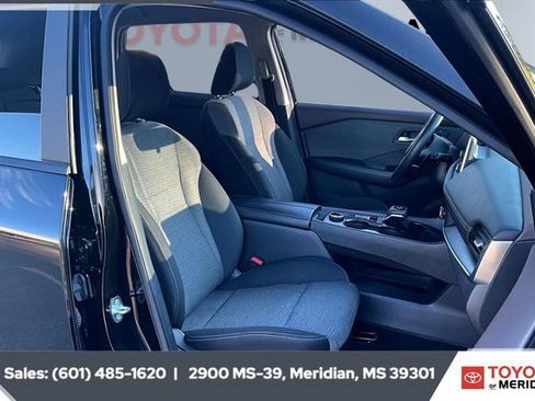 Used 2023 Nissan Rogue SV image 6