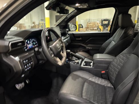Used 2024 Toyota Tacoma TRD Sport w/ TRD Sport Premium Package AWD/4WD image 9
