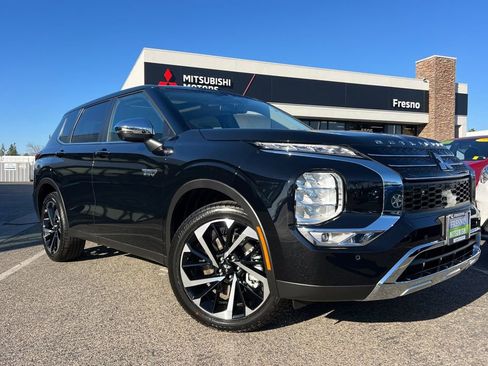 New 2025 Mitsubishi Outlander SE image 2