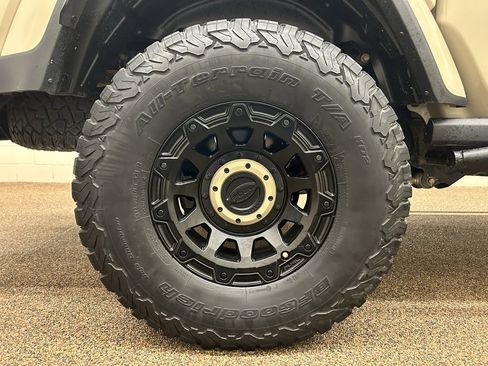 Used 2020 Jeep Gladiator Overland image 24