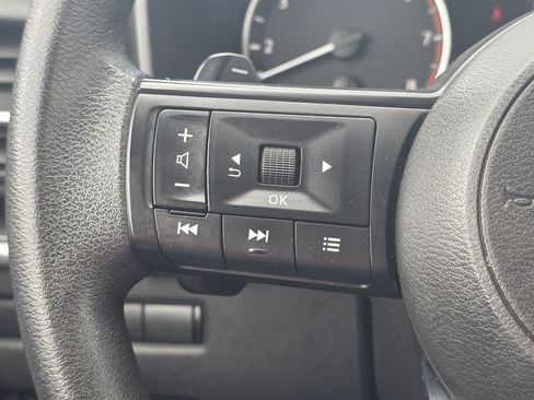 Used 2024 Nissan Rogue SV image 18