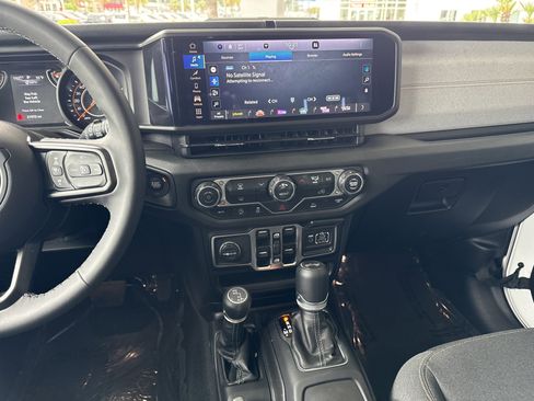 Used 2025 Jeep Wrangler Sport S image 8