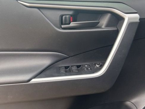 Used 2021 Toyota RAV4 LE image 16