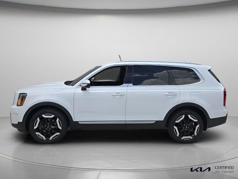 Certified 2024 Kia Telluride S FWD image 3