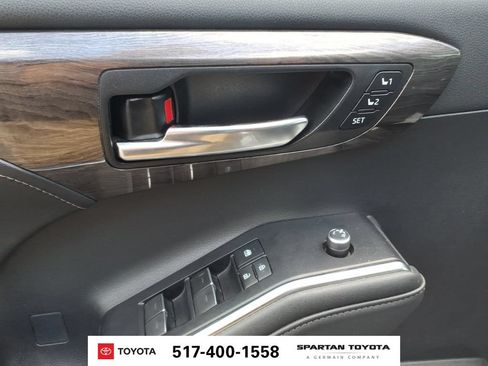 Used 2021 Toyota Highlander Platinum AWD/4WD image 16