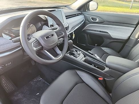 New 2026 Jeep Compass Latitude image 21