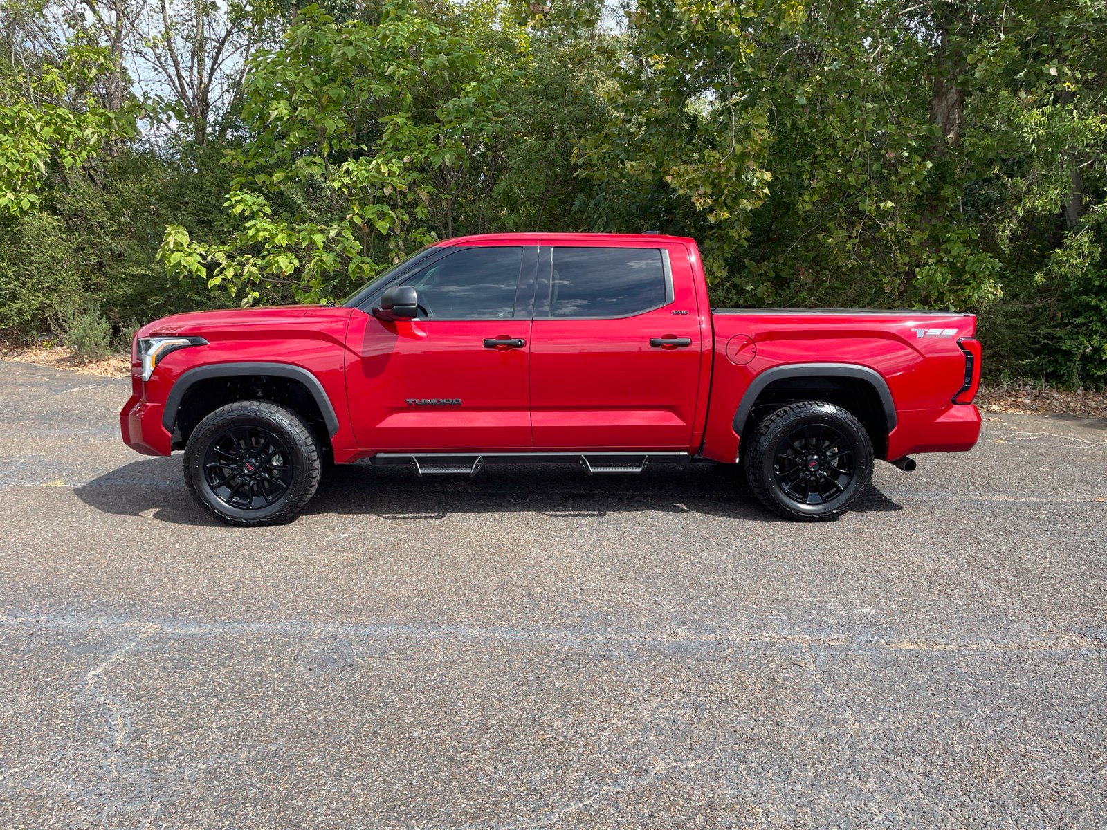 Used 2022 Toyota Tundra SR5 AWD/4WD image 2