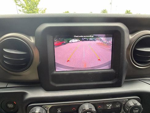 Used 2020 Jeep Wrangler Sport AWD/4WD image 31