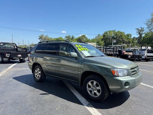 Used 2006 Toyota Highlander 4WD V6 w/ 3rd Row image 3