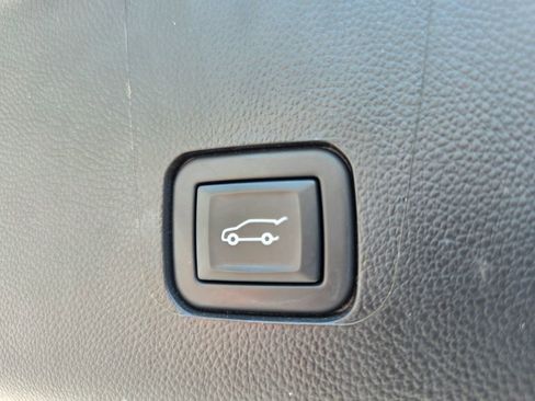 Certified 2023 Chevrolet Traverse LT FWD image 37