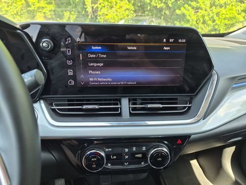 Used 2025 Chevrolet Trax LT w/ LT Convenience Package FWD image 18