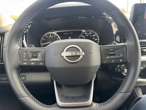 Used 2026 Nissan Pathfinder SV FWD image 30