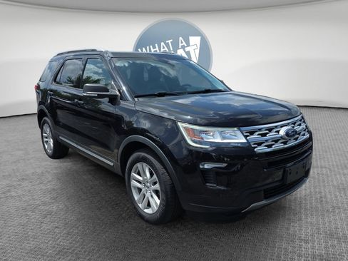 Used 2019 Ford Explorer XLT w/ Equipment Group 202A AWD/4WD image 1