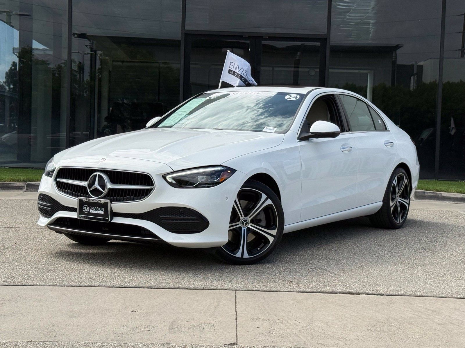Used 2024 Mercedes-Benz C 300 Sedan image 2