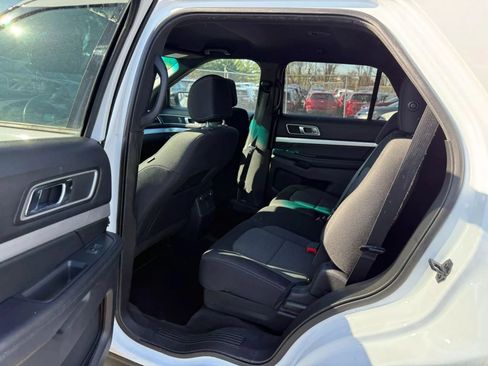 Used 2017 Ford Explorer XLT AWD/4WD image 31