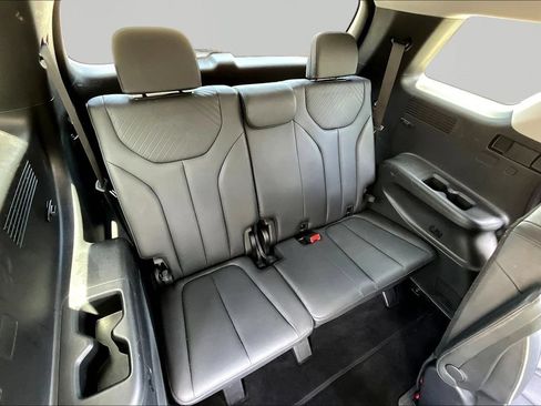 Used 2024 Hyundai Palisade SEL FWD image 25