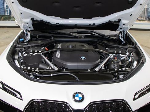 Used 2025 BMW 740i xDrive w/ Premium Package image 5