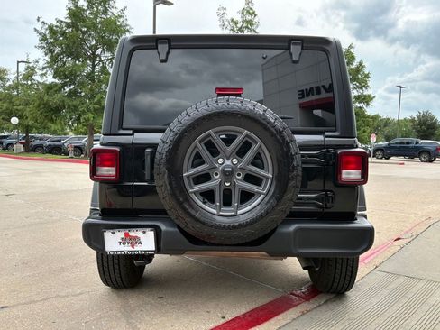 Used 2025 Jeep Wrangler Unlimited Sport AWD/4WD image 7