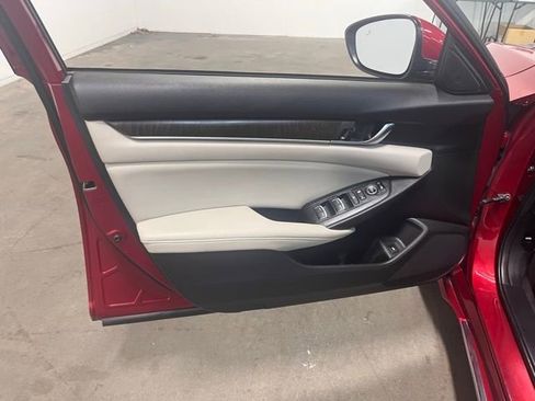 Used 2018 Honda Accord EX image 24