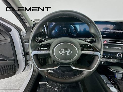 Used 2025 Hyundai Elantra SEL image 15