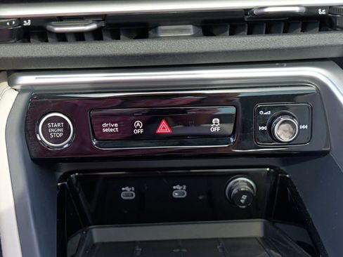 Used 2025 Audi Q5 Premium Plus w/ Premium Plus image 17