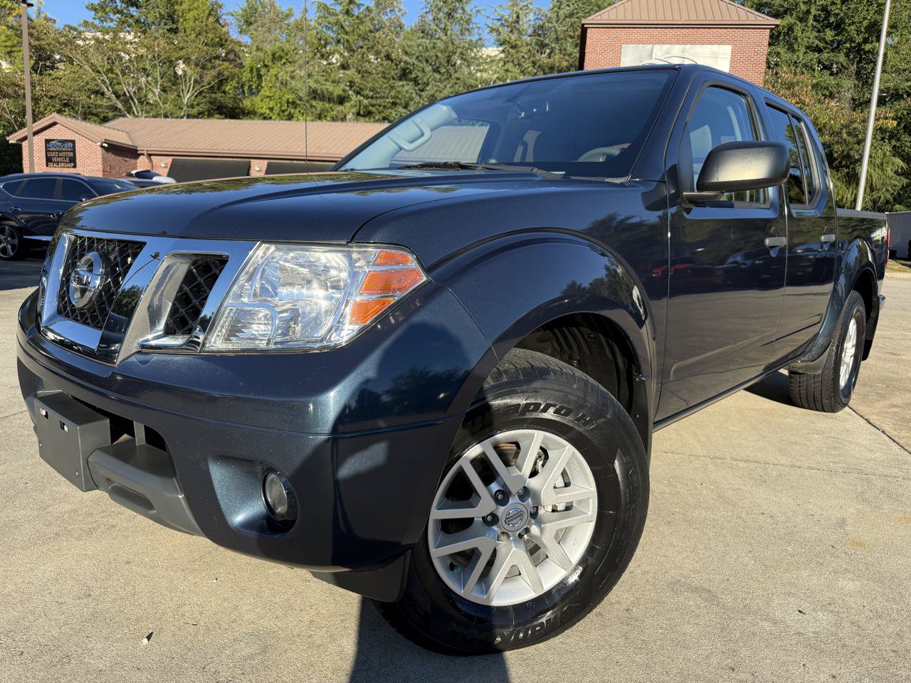 Used 2020 Nissan Frontier SV RWD image 1