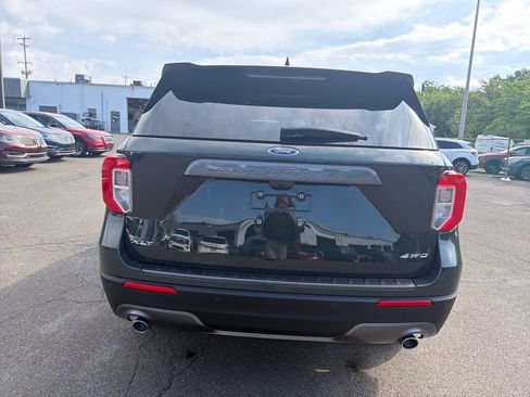 Used 2024 Ford Explorer XLT w/ Equipment Group 202A AWD/4WD image 4