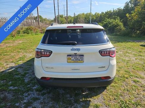 Used 2017 Jeep Compass Latitude w/ Popular Equipment Group AWD/4WD image 4