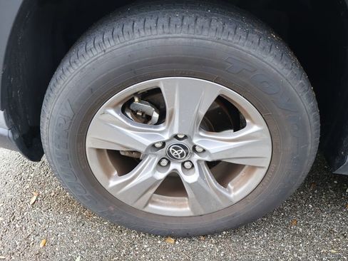 Used 2025 Toyota RAV4 XLE image 4