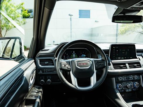 Used 2024 GMC Yukon SLT w/ SLT Luxury Package AWD/4WD image 35