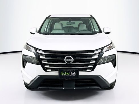 Used 2025 Nissan Rogue SV FWD image 2