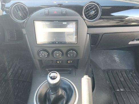 Used 2008 MAZDA MX-5 Miata Grand Touring w/ Premium Pkg image 17