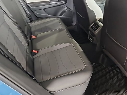 New 2026 Volkswagen Taos SE image 17